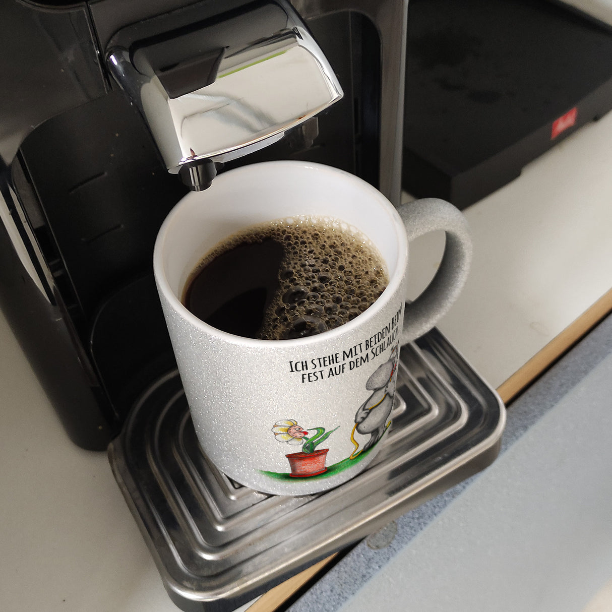 Ich stehe mit beiden Beinen fest auf dem Schlauch Nilpferd Kaffeebecher