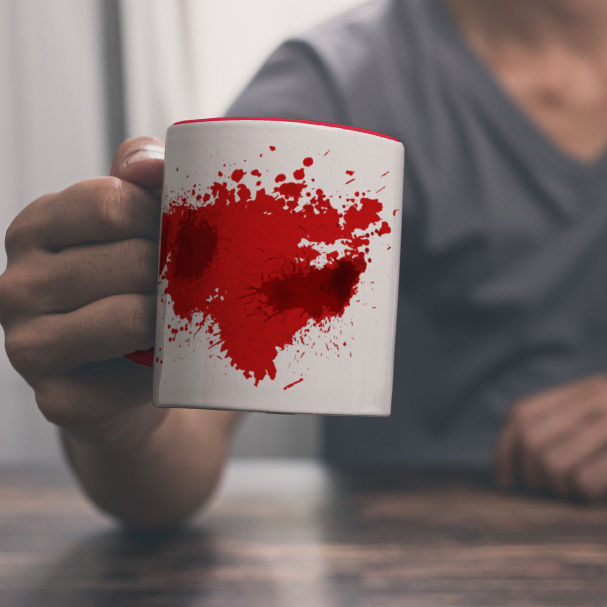Kaffeebecher mit Blutbad Motiv