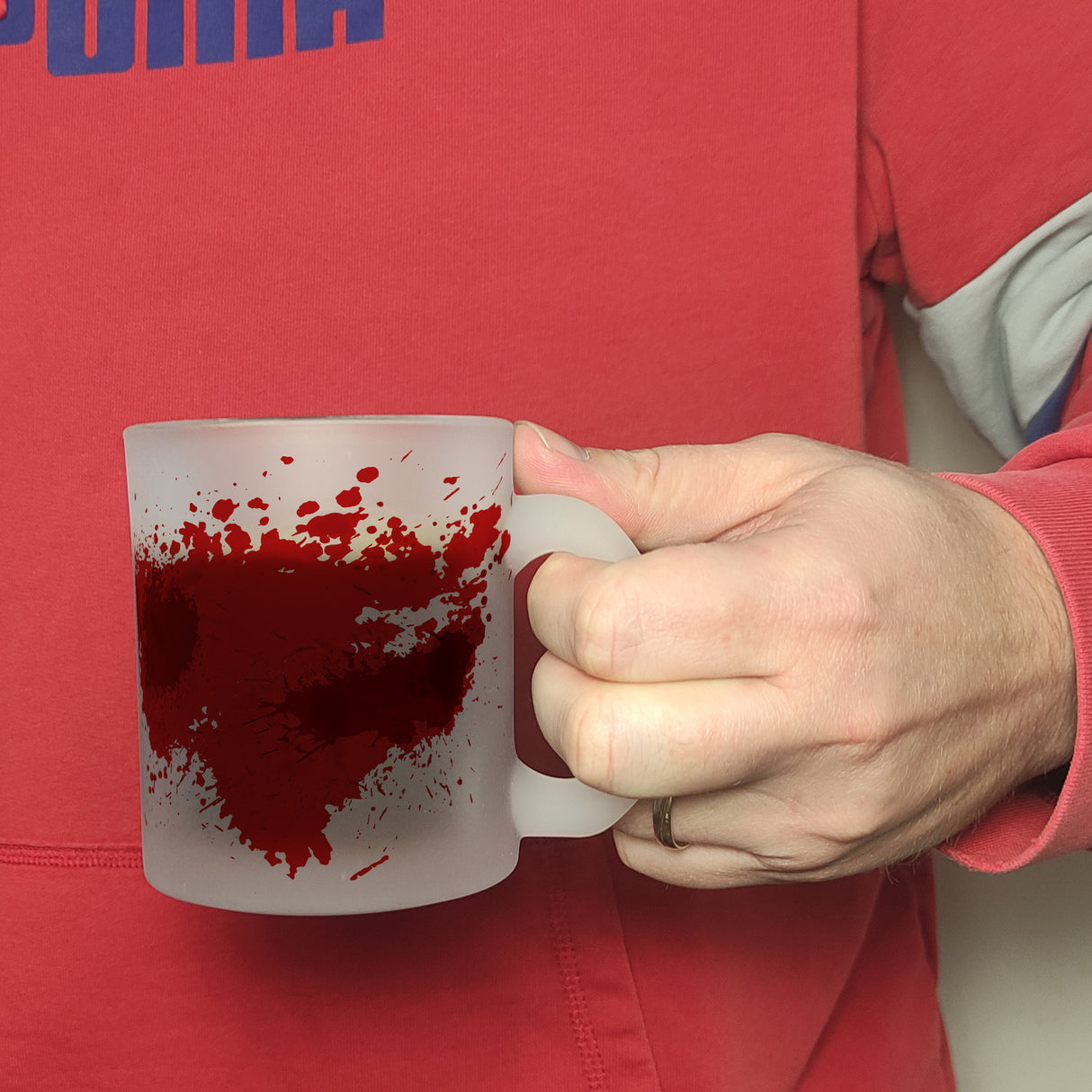 Kaffeebecher mit Blutbad Motiv