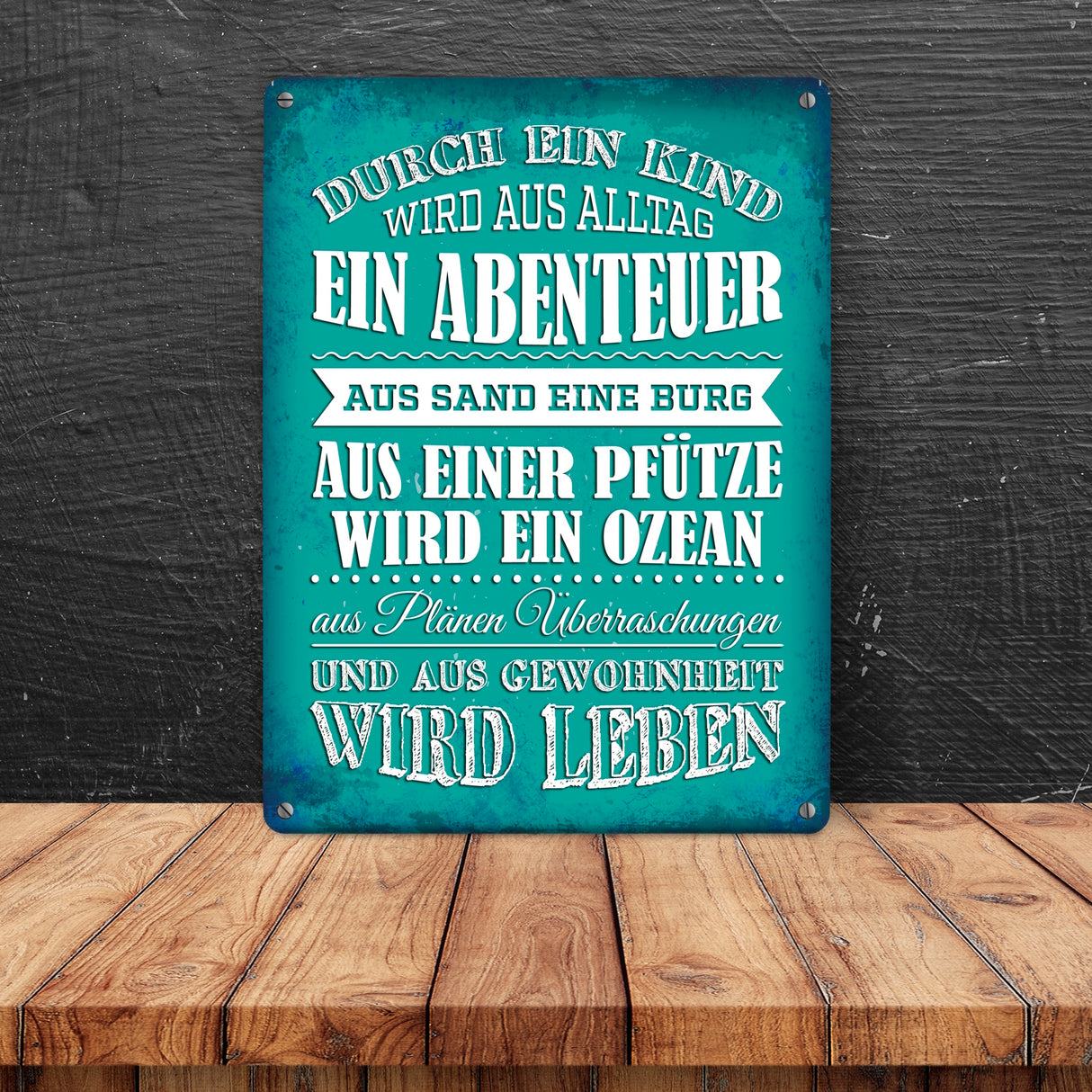 Metallschild mit Spruch: Durch ein Kind wir aus Alltag ...