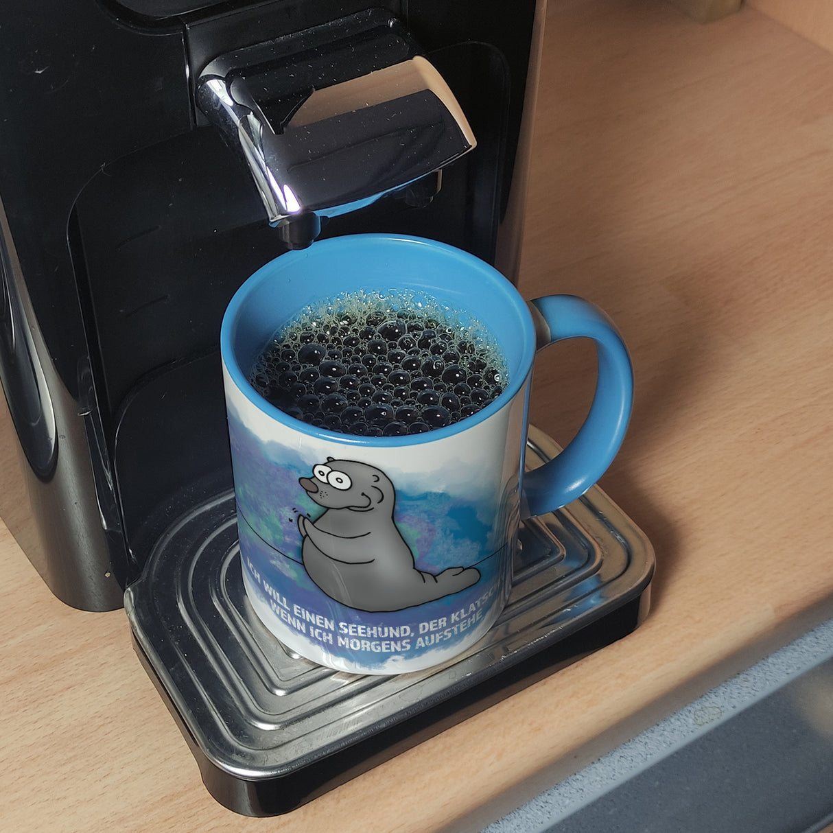 Kaffeebecher mit Seehund Motiv und Spruch: Ich will einen Seehund, der klatscht, ...