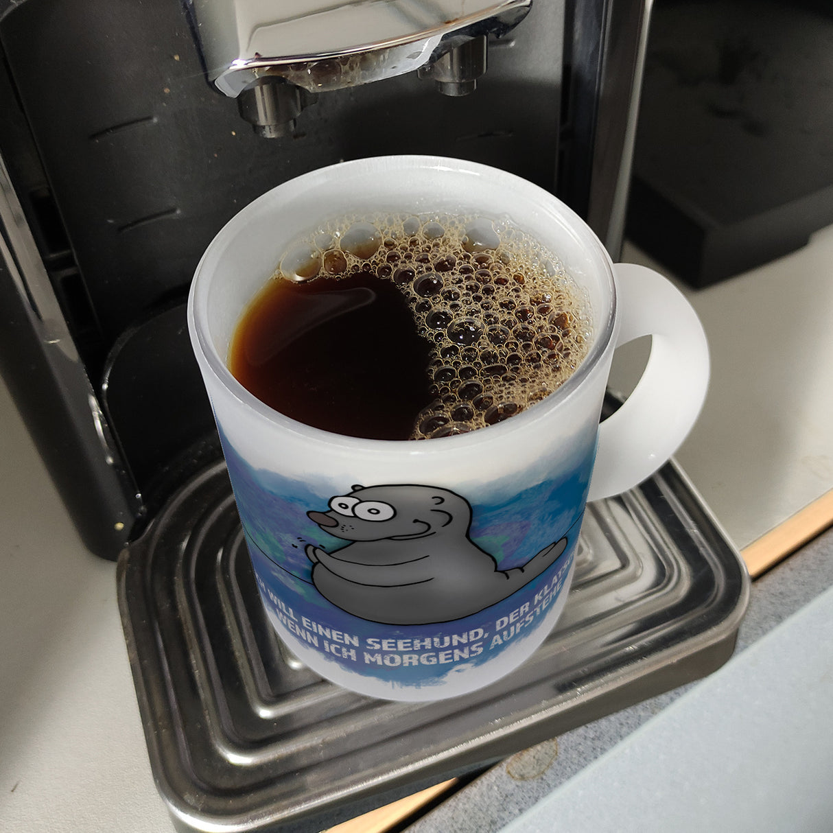 Kaffeebecher mit Seehund Motiv und Spruch: Ich will einen Seehund, der klatscht, ...