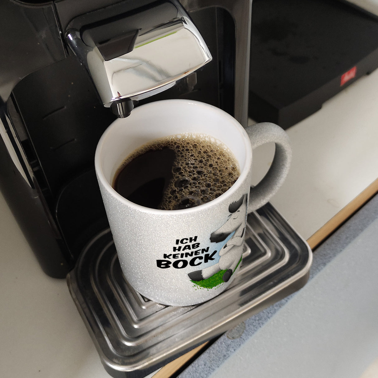 Kaffeebecher mit weißes Pferd Motiv und Spruch: Ich hab keinen Bock