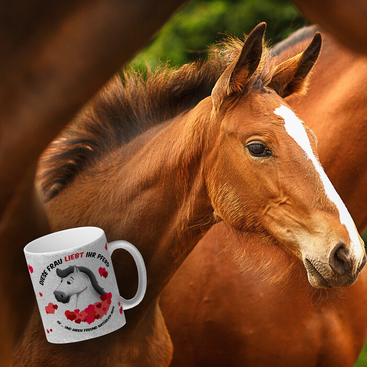 Kaffeebecher mit weißes Pferd Motiv und Spruch: Diese Frau liebt ihr Pferd. Oh ...