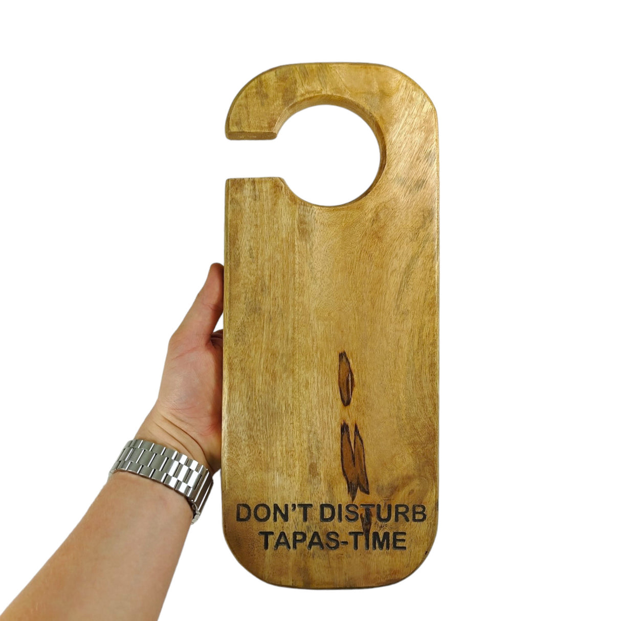 Tapas Time Schneidebrett im Design eines Türhängers aus Mangoholz