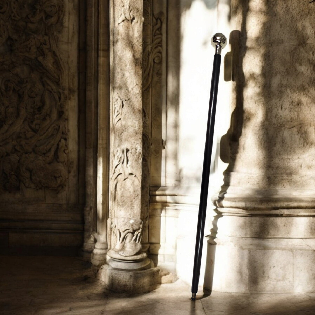 Kompass Spazierstock aus Holz mit graviertem Griff aus Metall