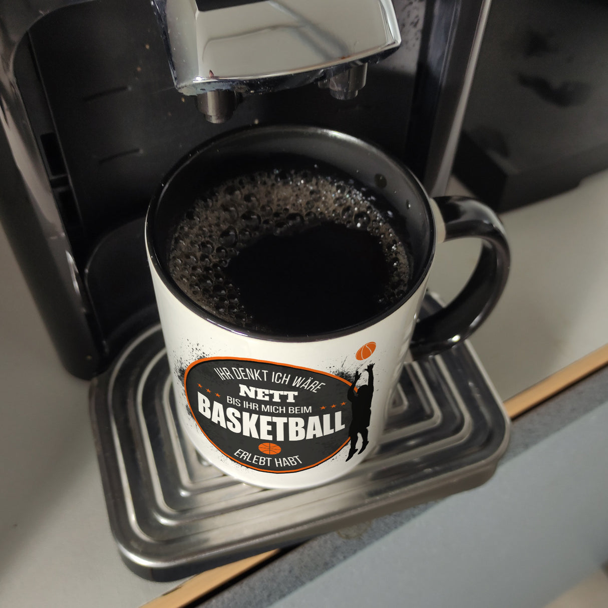 Ihr denkt ich wäre nett, bis ihr mich beim Basketball erlebt habt Kaffeebecher