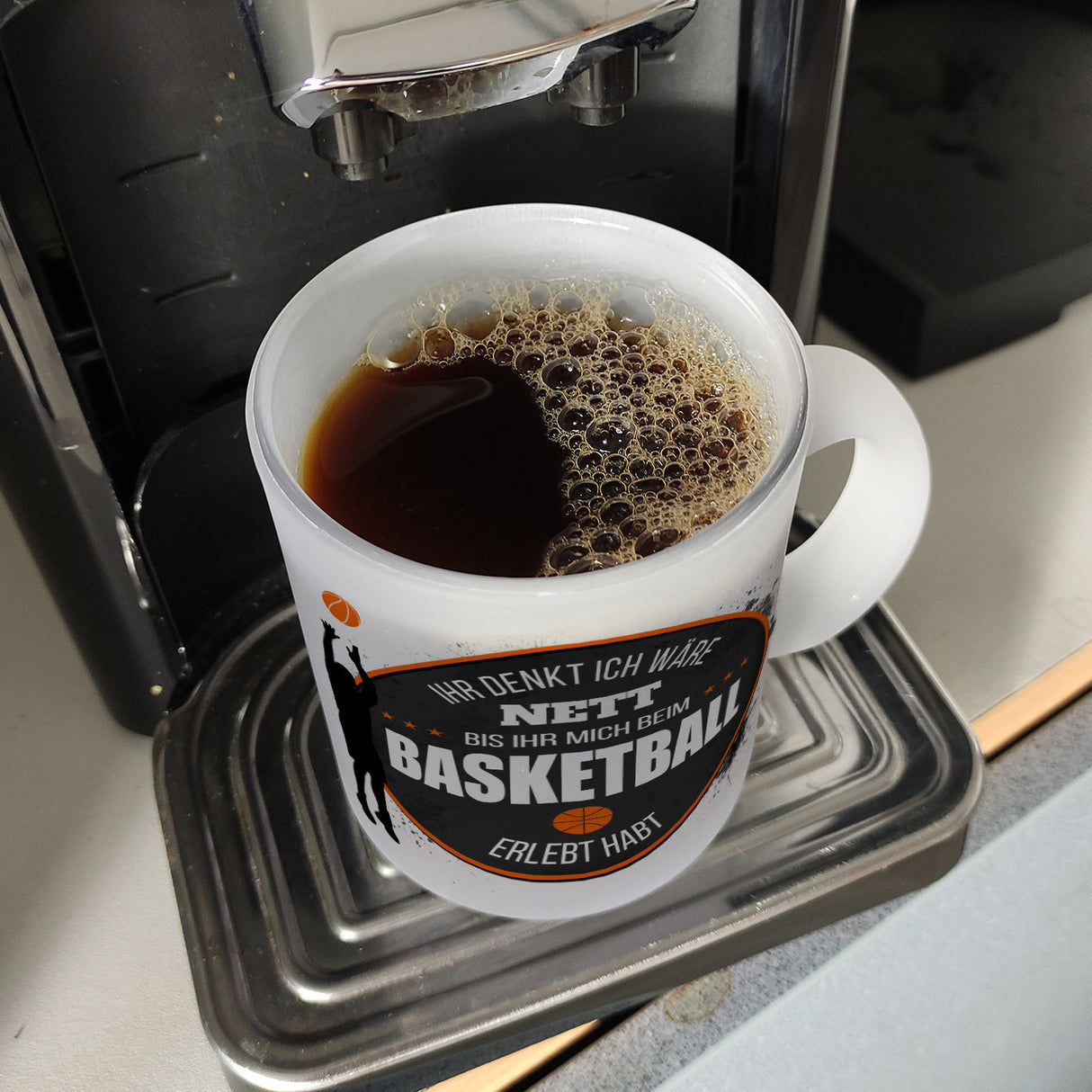 Ihr denkt ich wäre nett, bis ihr mich beim Basketball erlebt habt Kaffeebecher