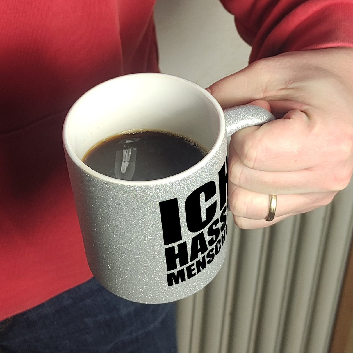 Kaffeebecher mit Mittelfinger Motiv und Spruch: Ich hasse Menschen