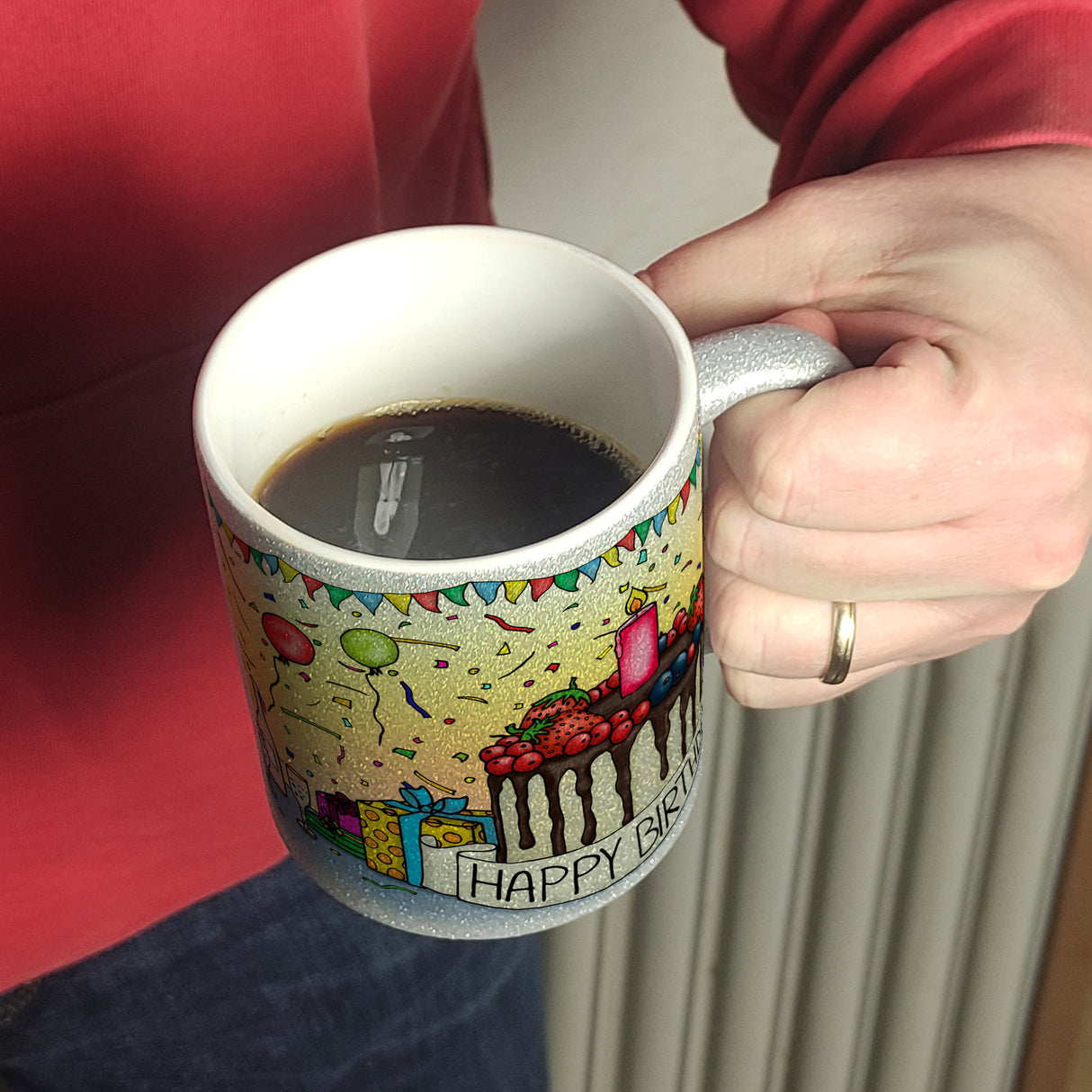 Kaffeebecher mit Geburtstagstorte Motiv und Spruch: Happy Birthday