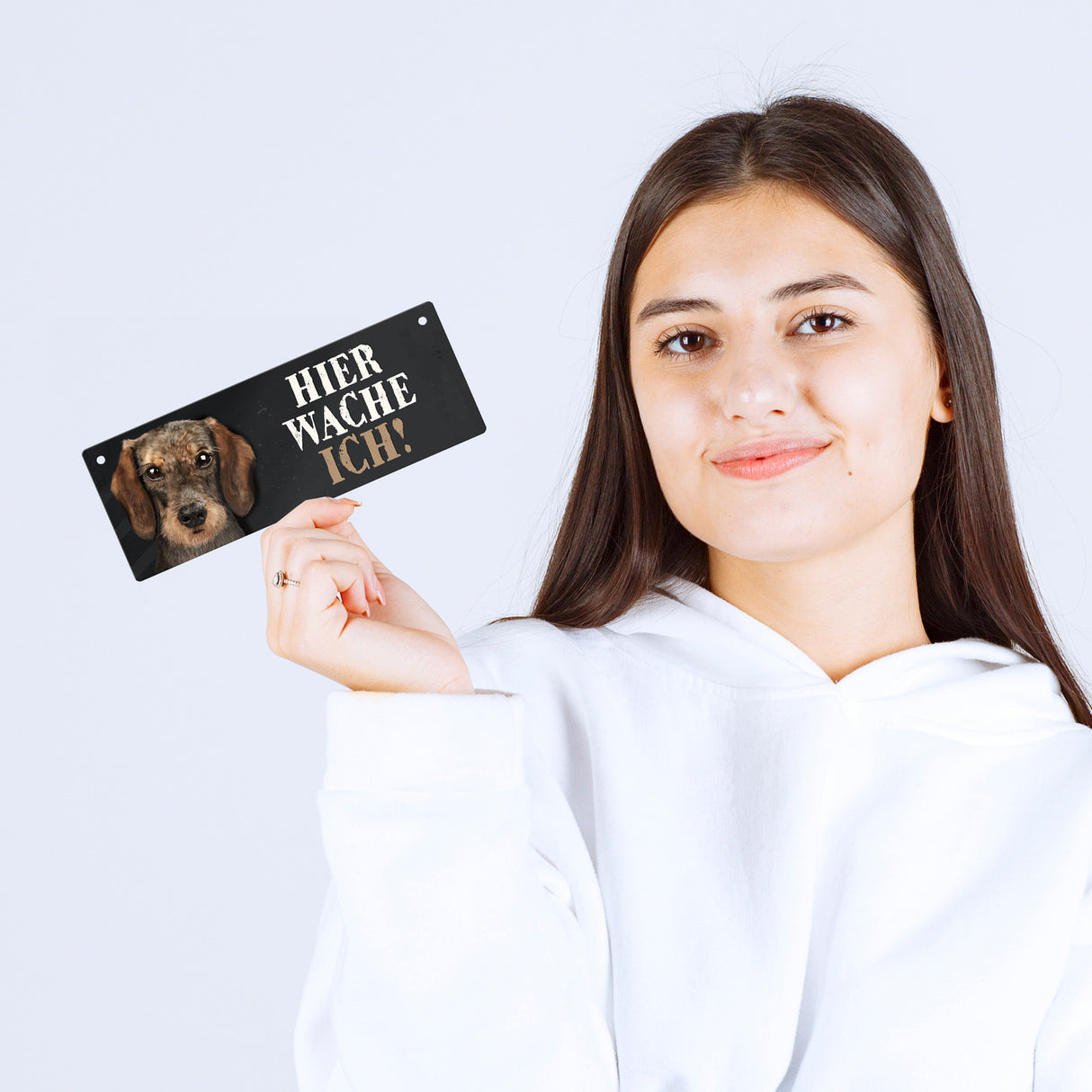 Metallschild mit Dackel Motiv und Spruch: Hier wache ich!