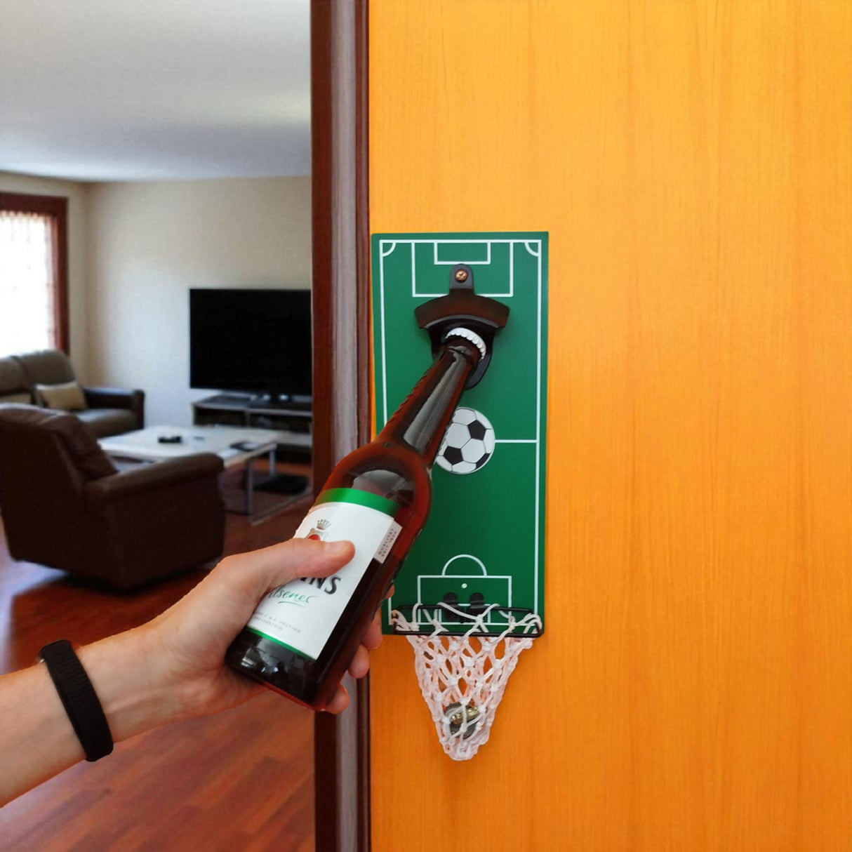 Fußball Flaschenöffner auf Holzbrett
