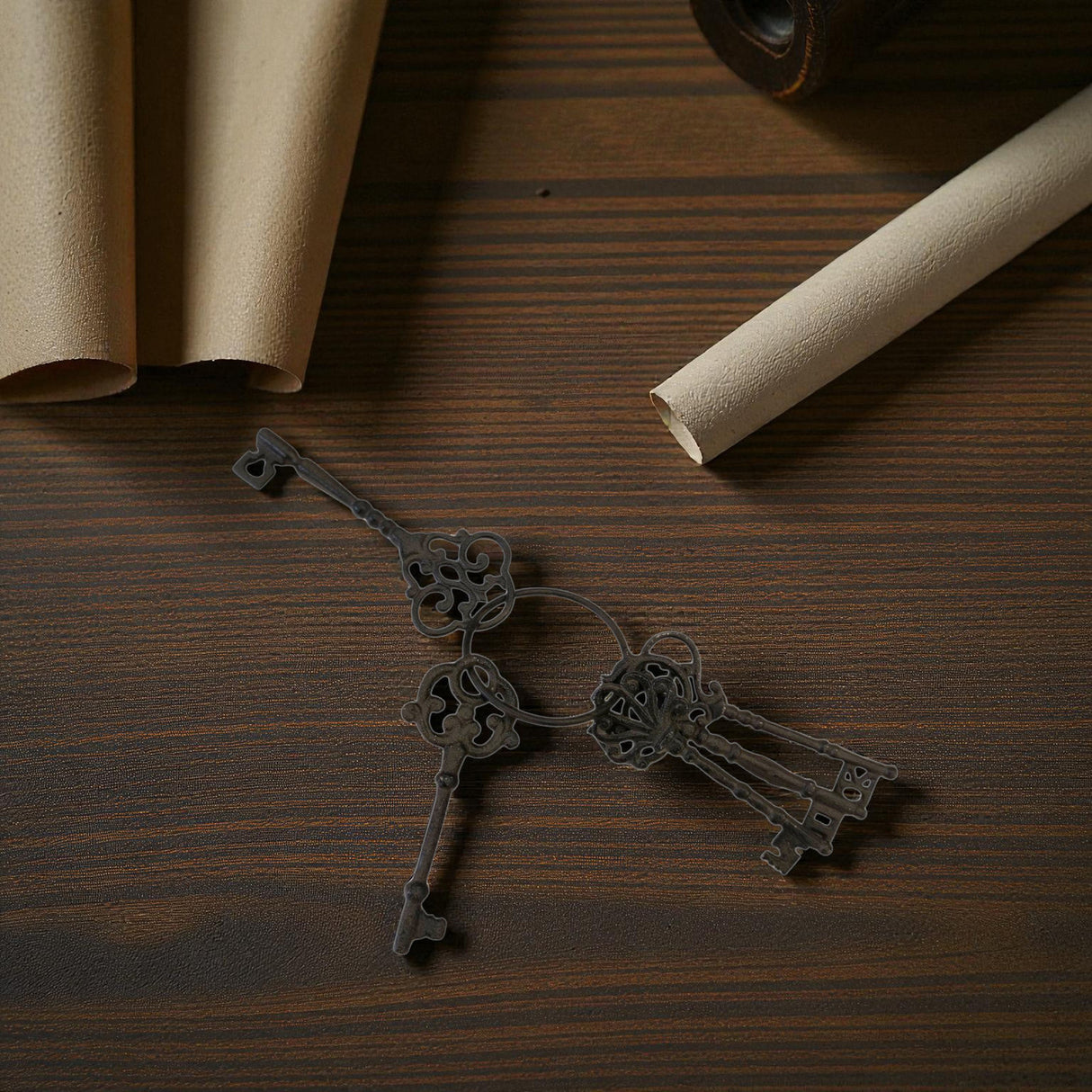 Vintage Schlüsselbund Dekoartikel aus Gusseisen mit 5 Schlüsseln