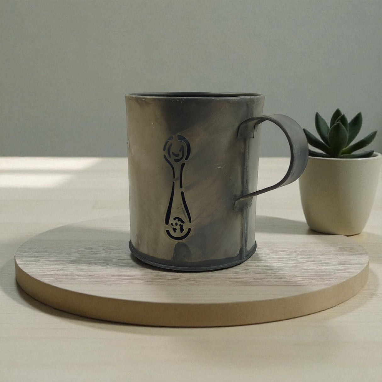 Besteckkorb im Tassen Look aus Zink mit drei Fächern