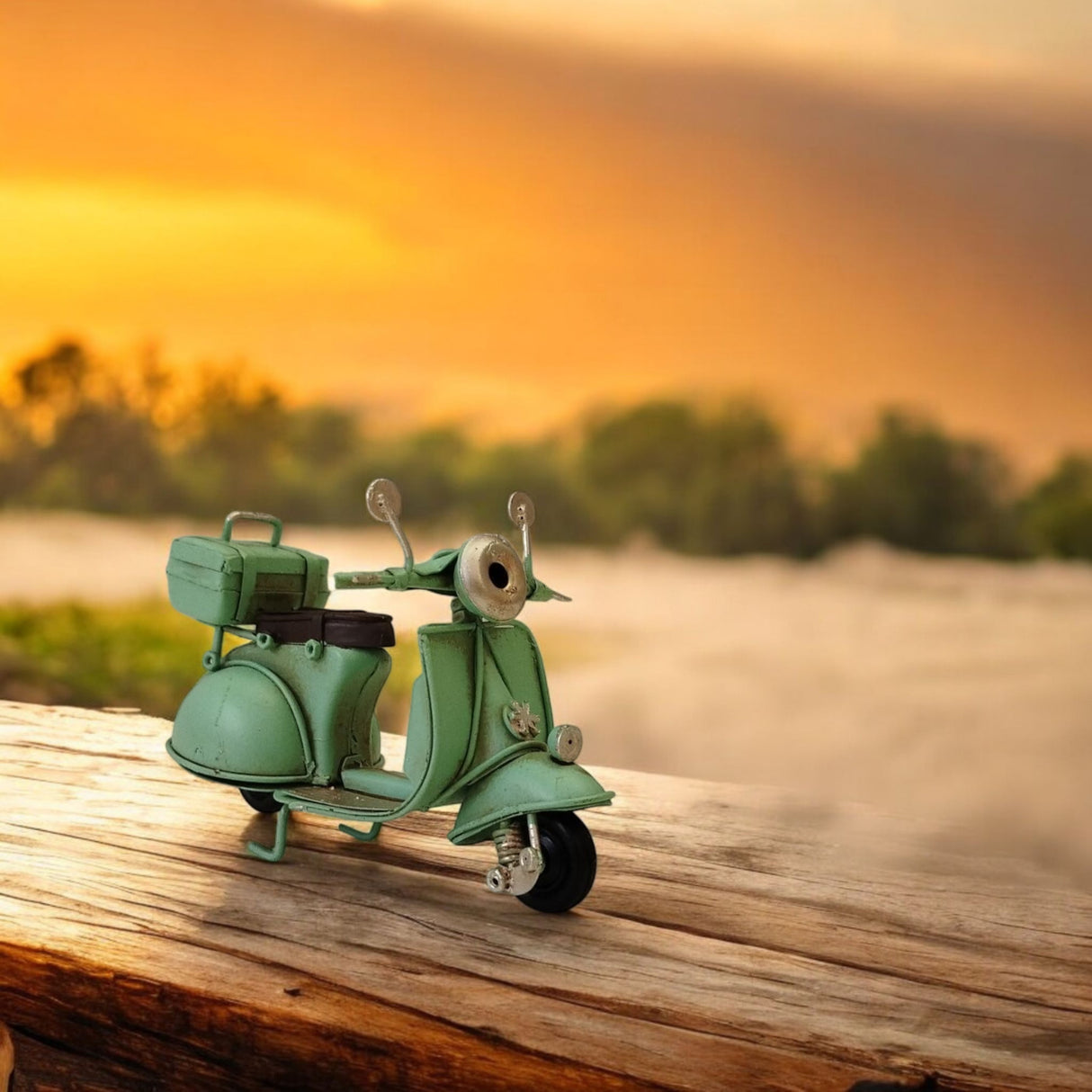 Retro Motorroller Dekoartikel aus Metall in grün