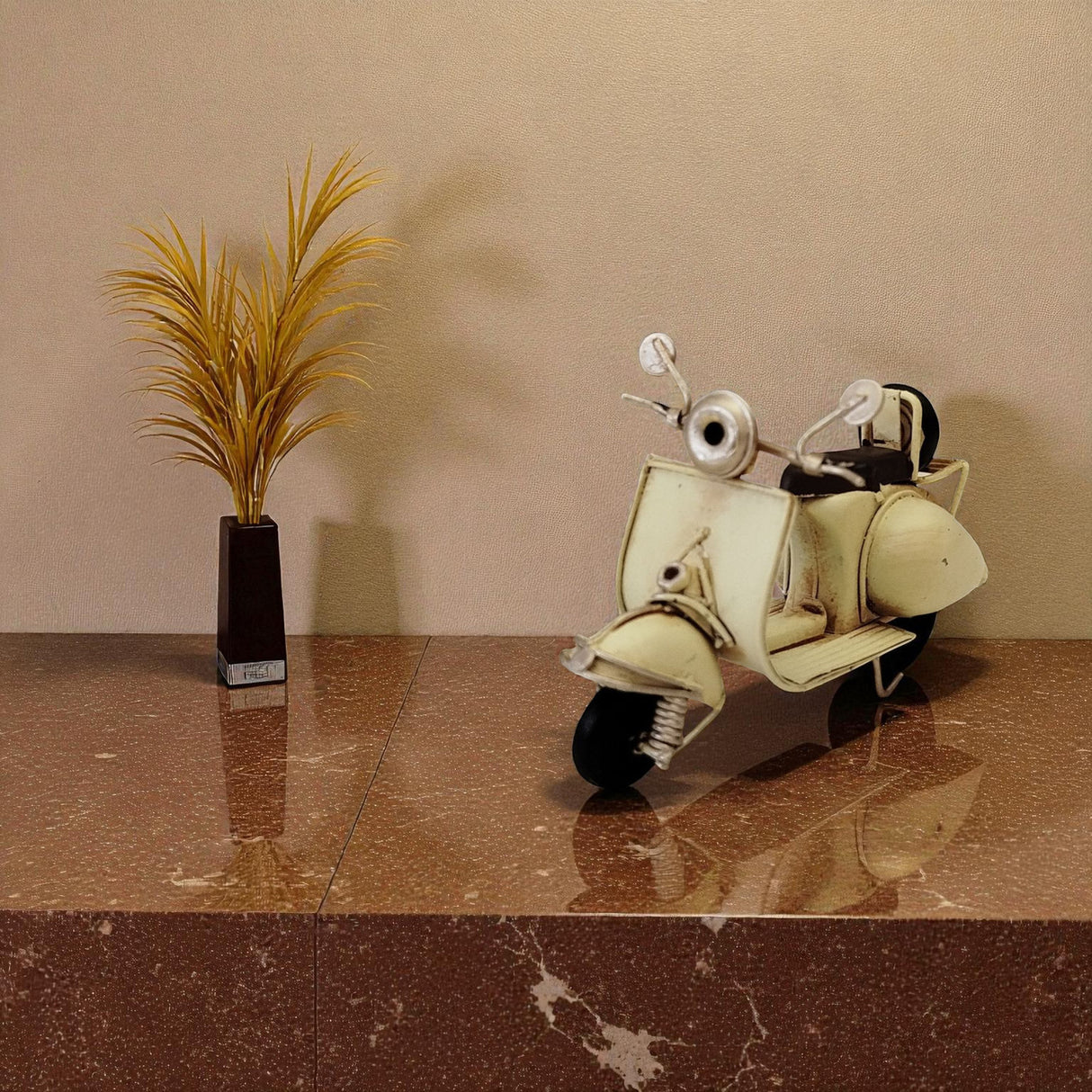 Retro Motorroller Dekoartikel aus Metall in weiß