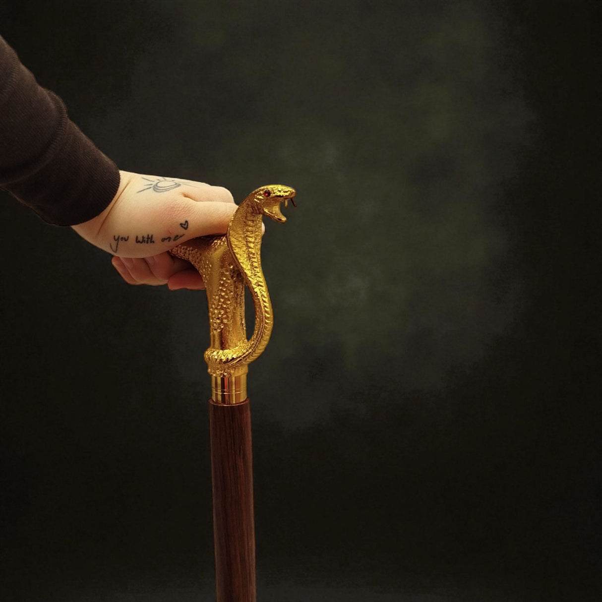 Schlange Spazierstock aus Holz mit goldenem Griff aus Metall