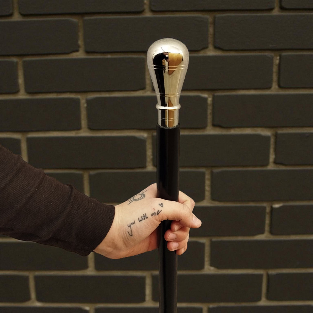 Tropfenknauf Spazierstock aus Holz mit silbernem Griff aus Metall