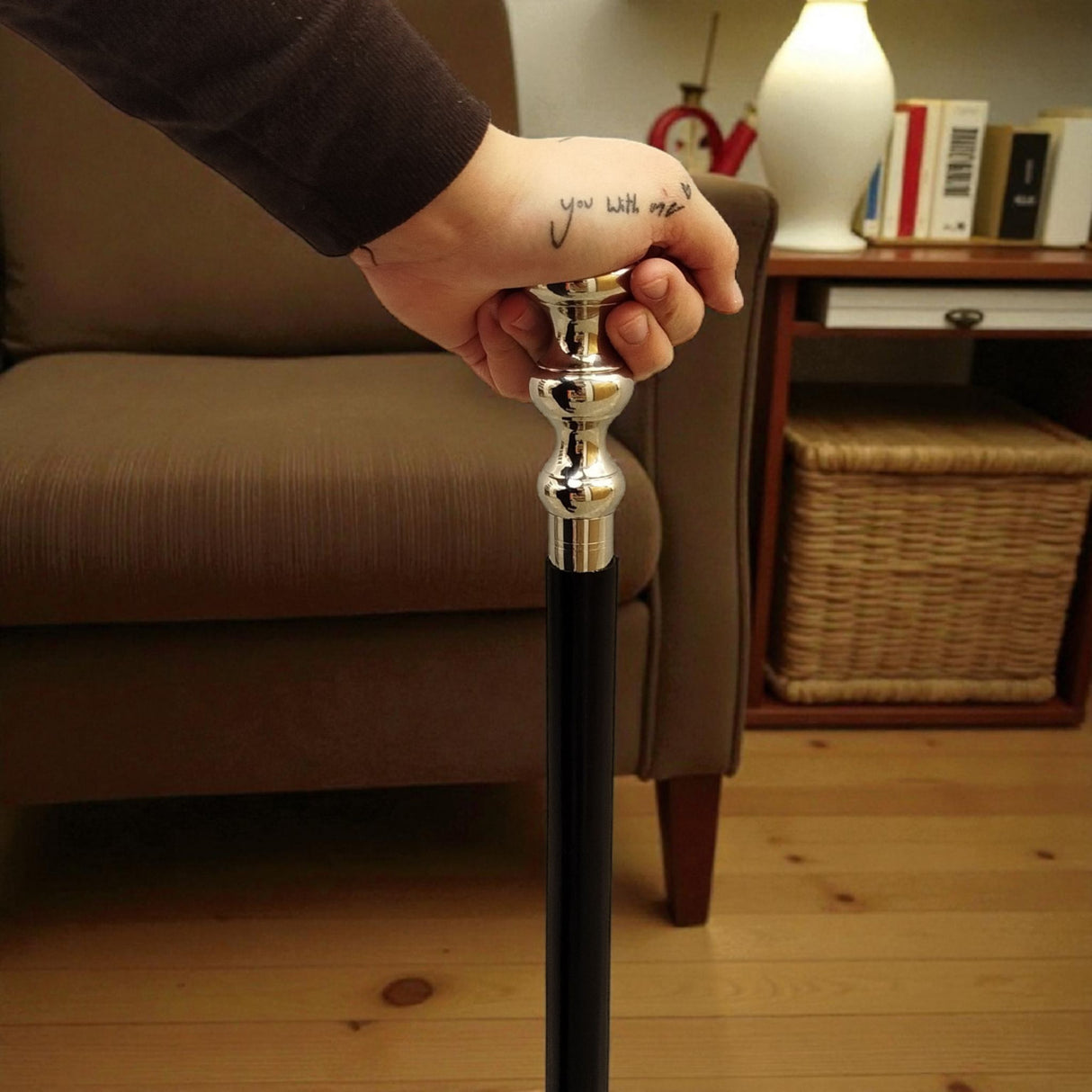 Facetten Spazierstock aus Holz mit silbernem Griff aus Metall