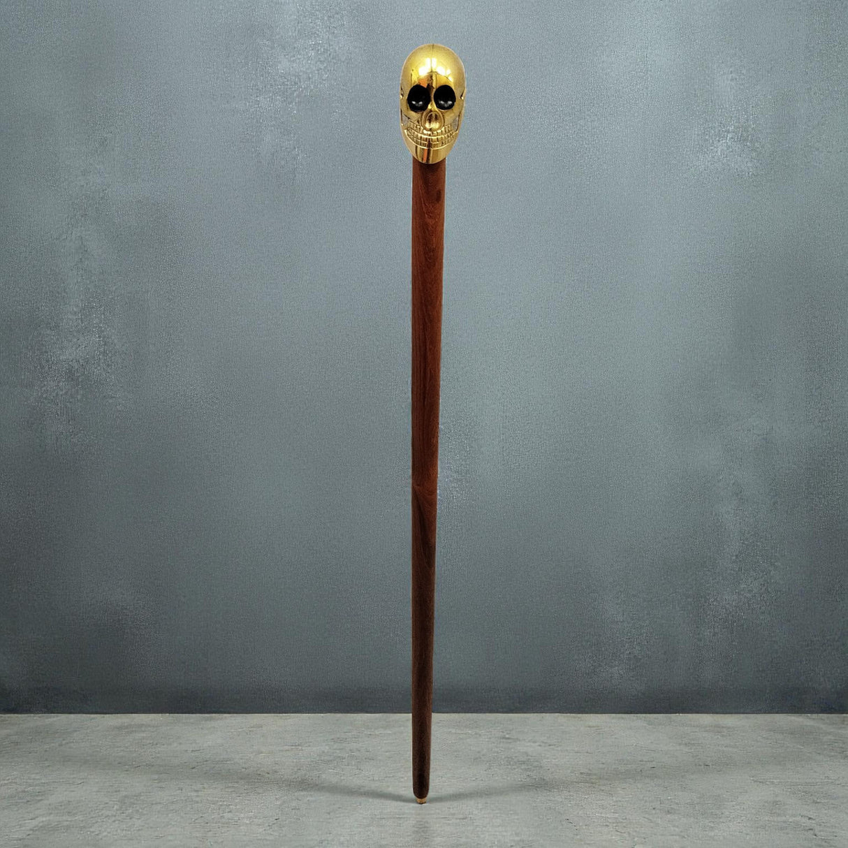 Totenkopf Spazierstock aus Holz mit goldenem Griff aus Metall