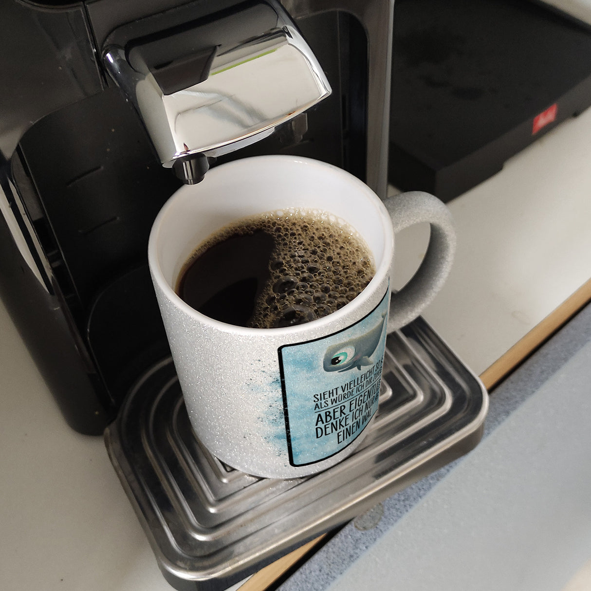 Sieht vielleicht so aus als… Wal Kaffeebecher