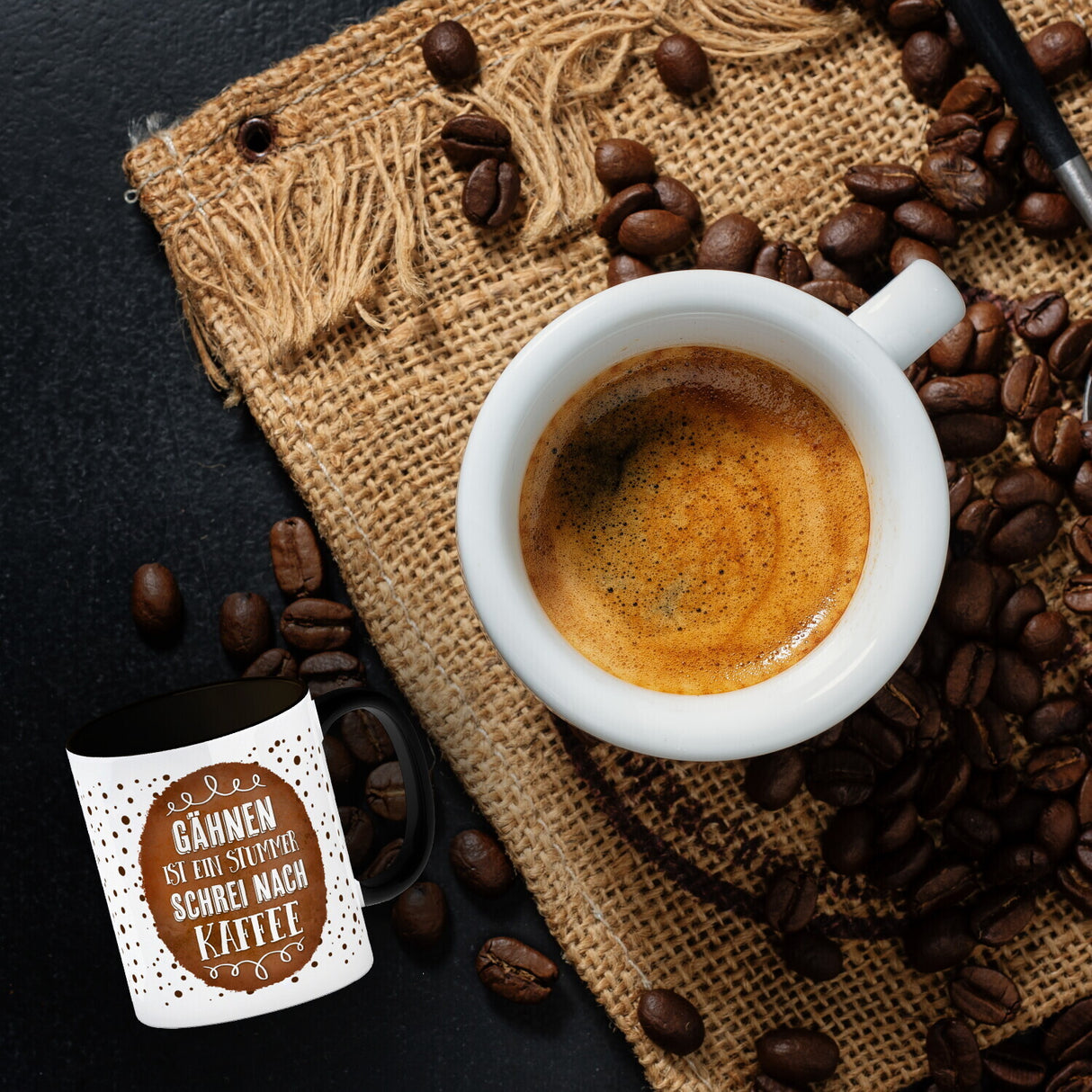 Kaffeebecher mit Spruch: Gähnen ist ein stummer Schrei nach Kaffee