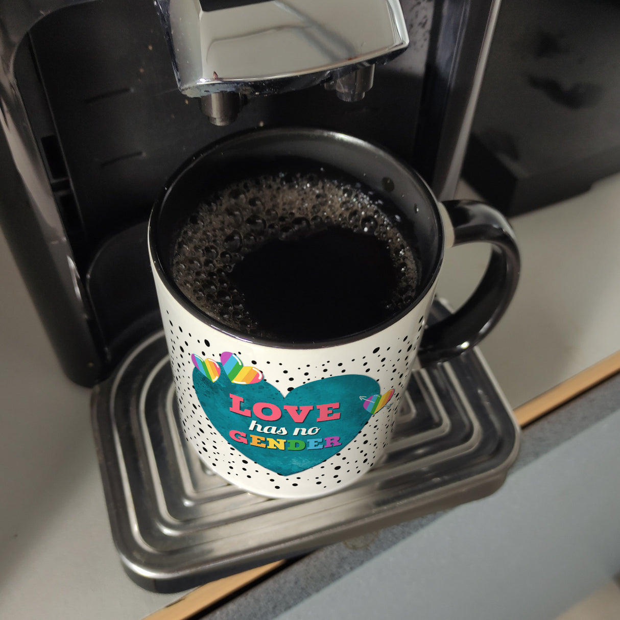 Kaffeebecher mit Spruch: Love has no gender