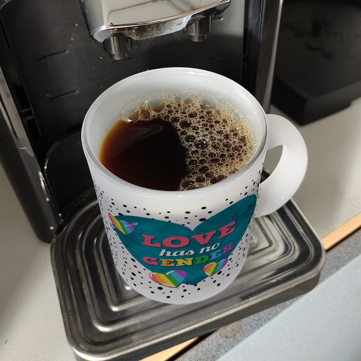 Kaffeebecher mit Spruch: Love has no gender