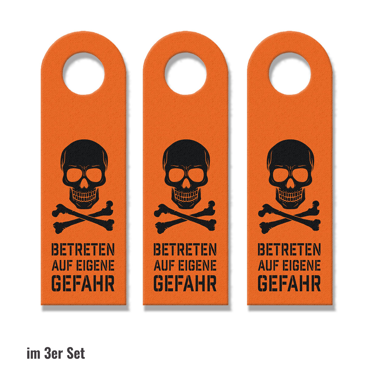 Betreten auf eigene Gefahr Türhänger mit Totenkopf Motiv in Orange