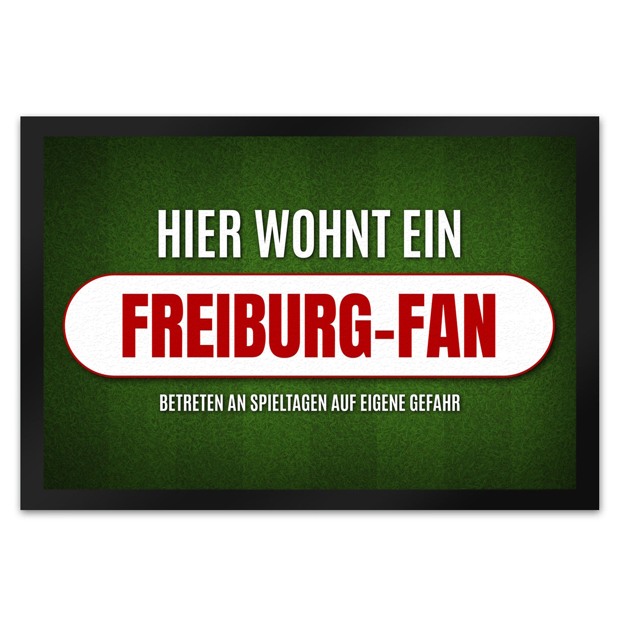 Hier wohnt ein Freiburg-Fan Fußmatte mit Rasen Motiv