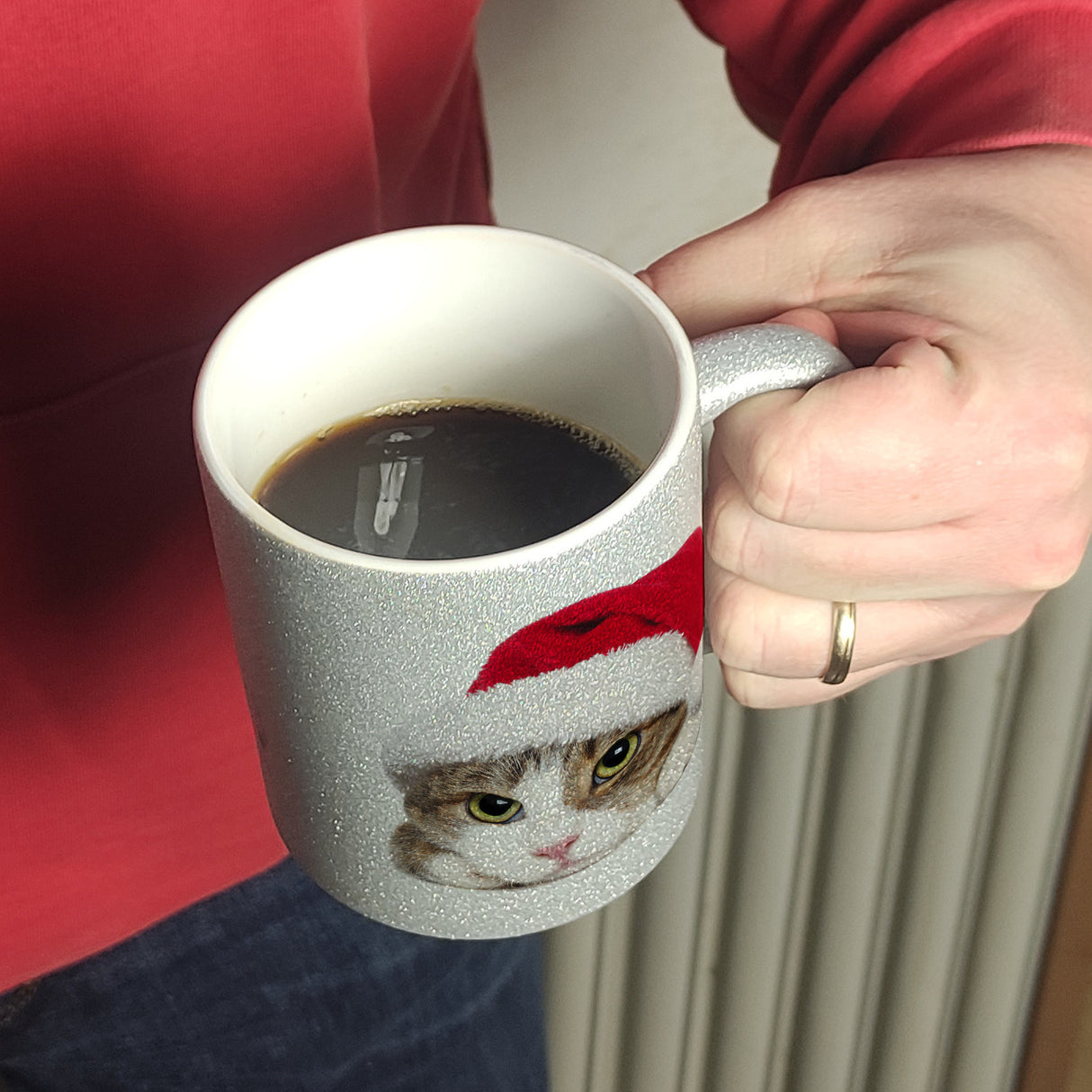 Kaffeebecher mit niedliche Katze und Nikolausmütze