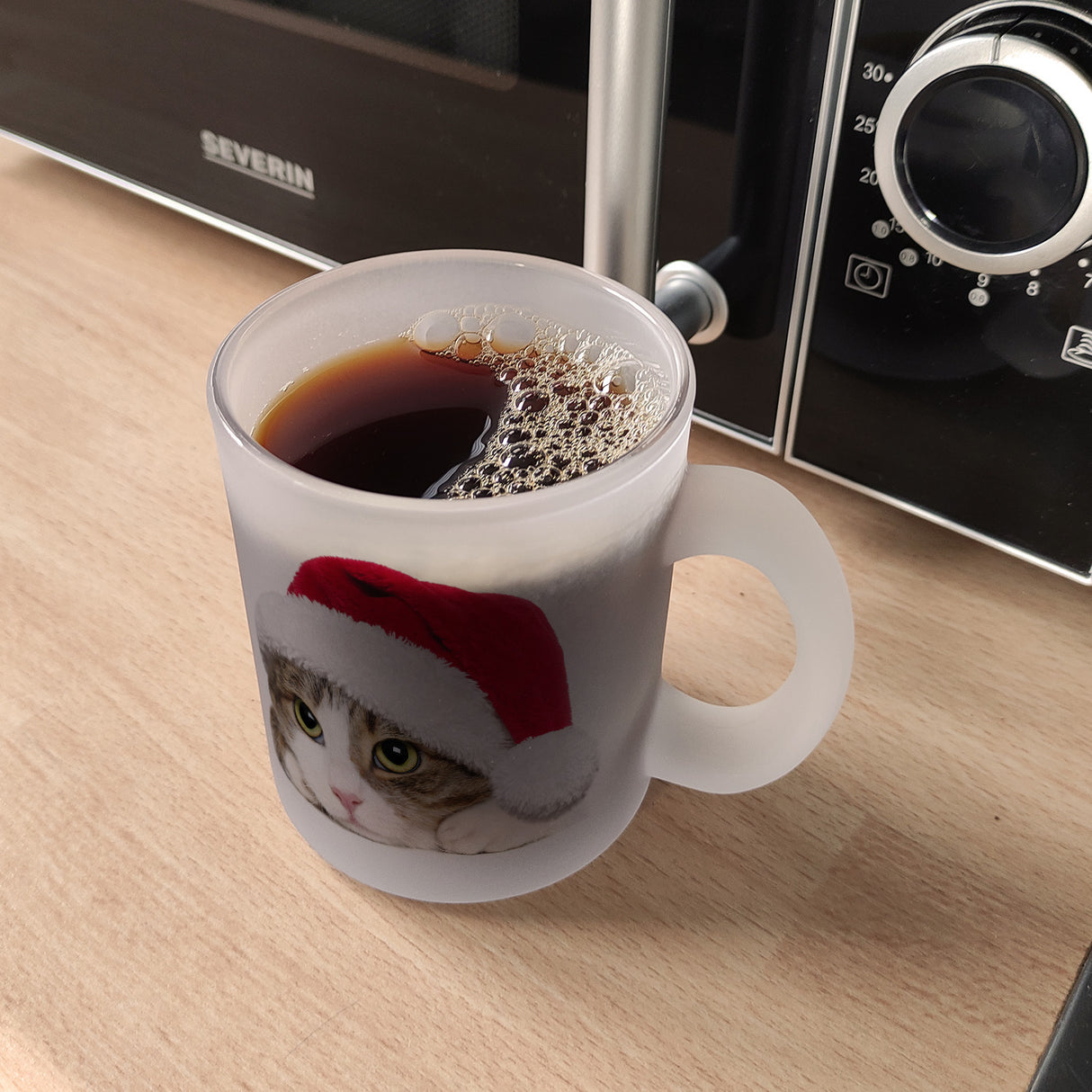 Kaffeebecher mit niedliche Katze und Nikolausmütze