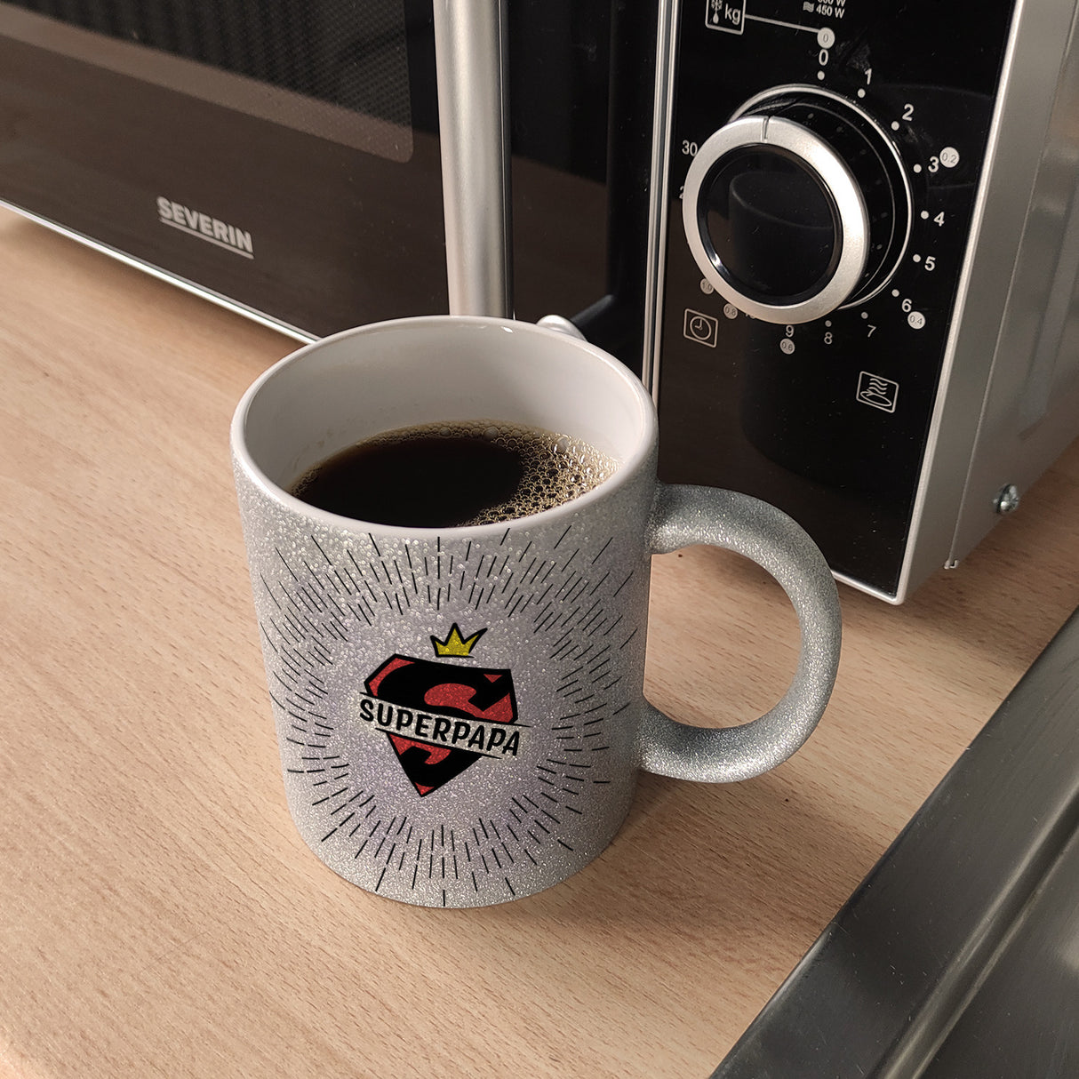 Superpapa Kaffeebecher mit Superheldensymbol