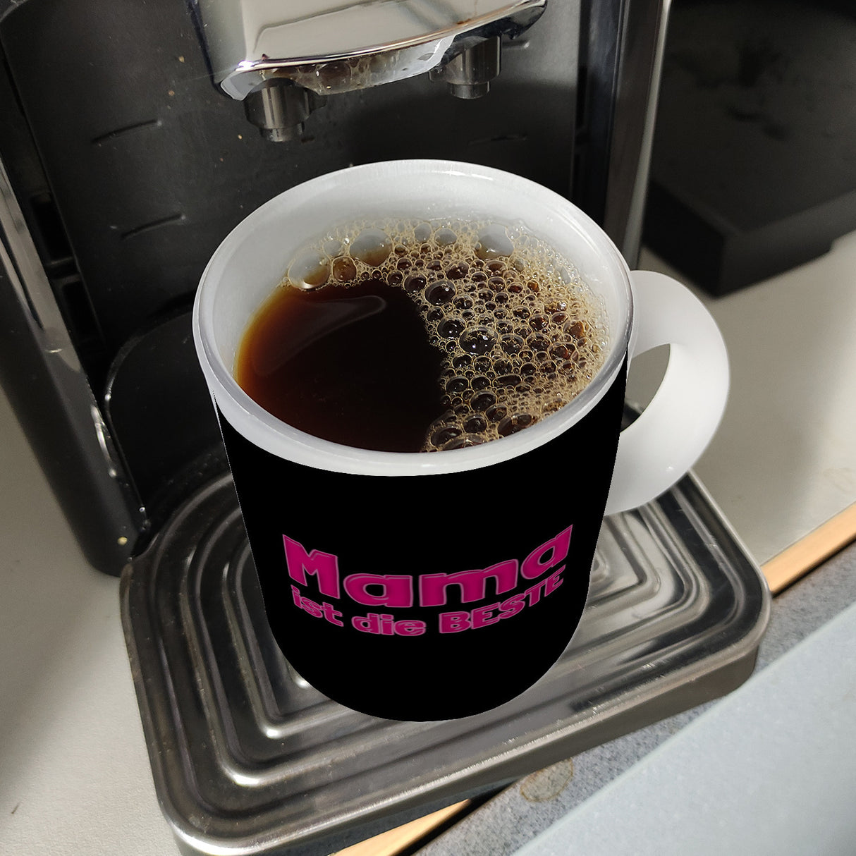 Mama ist die Beste Kaffeebecher und Pink