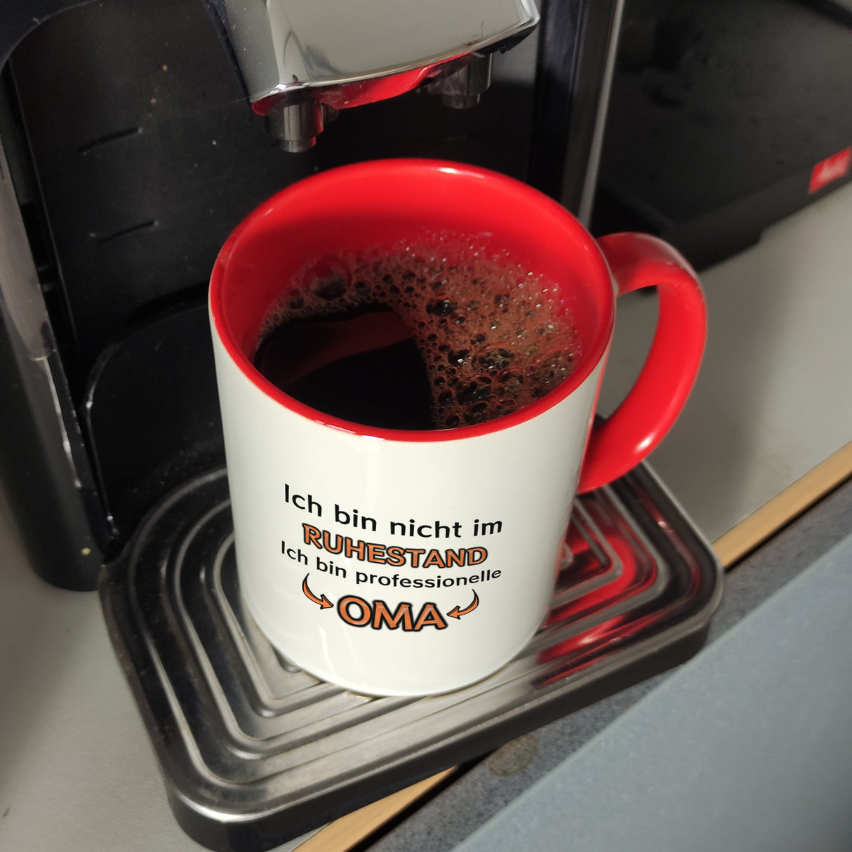 Ich bin nicht im Ruhestand. Ich bin professionelle Oma Kaffeebecher