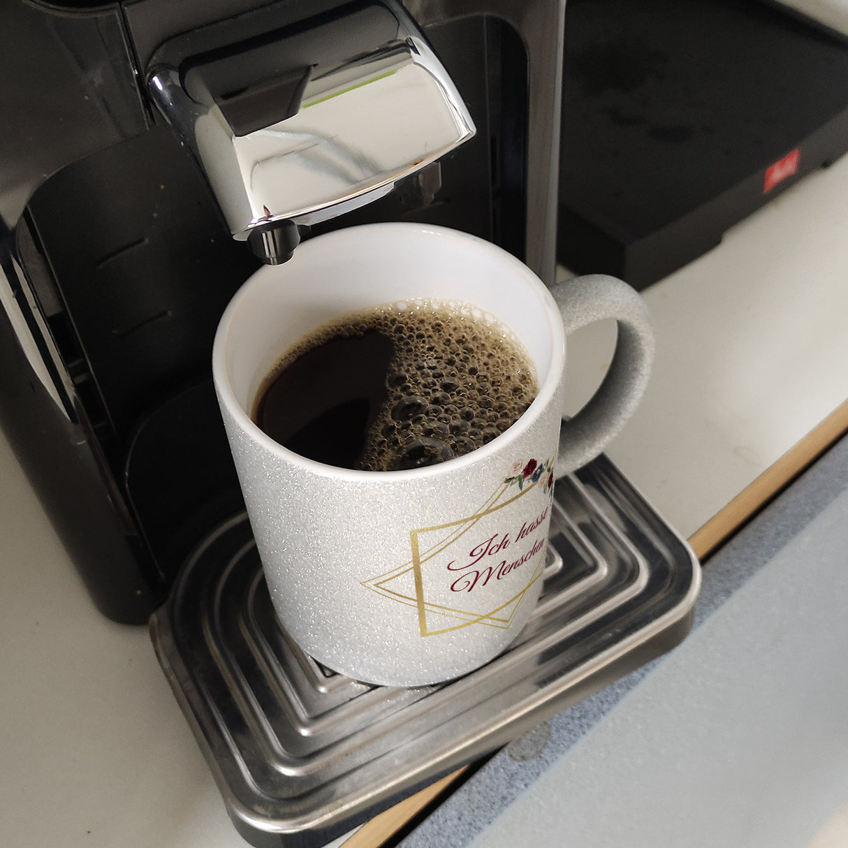 Ich hasse Menschen Kaffeetasse mit goldenem Rahmen und Blumen