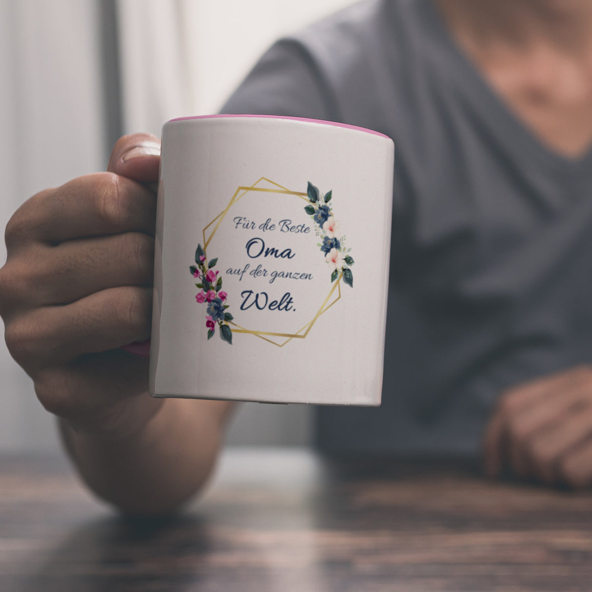 Für die Beste Oma auf der ganzen Welt Kaffeebecher mit Goldrahmen und Blumen