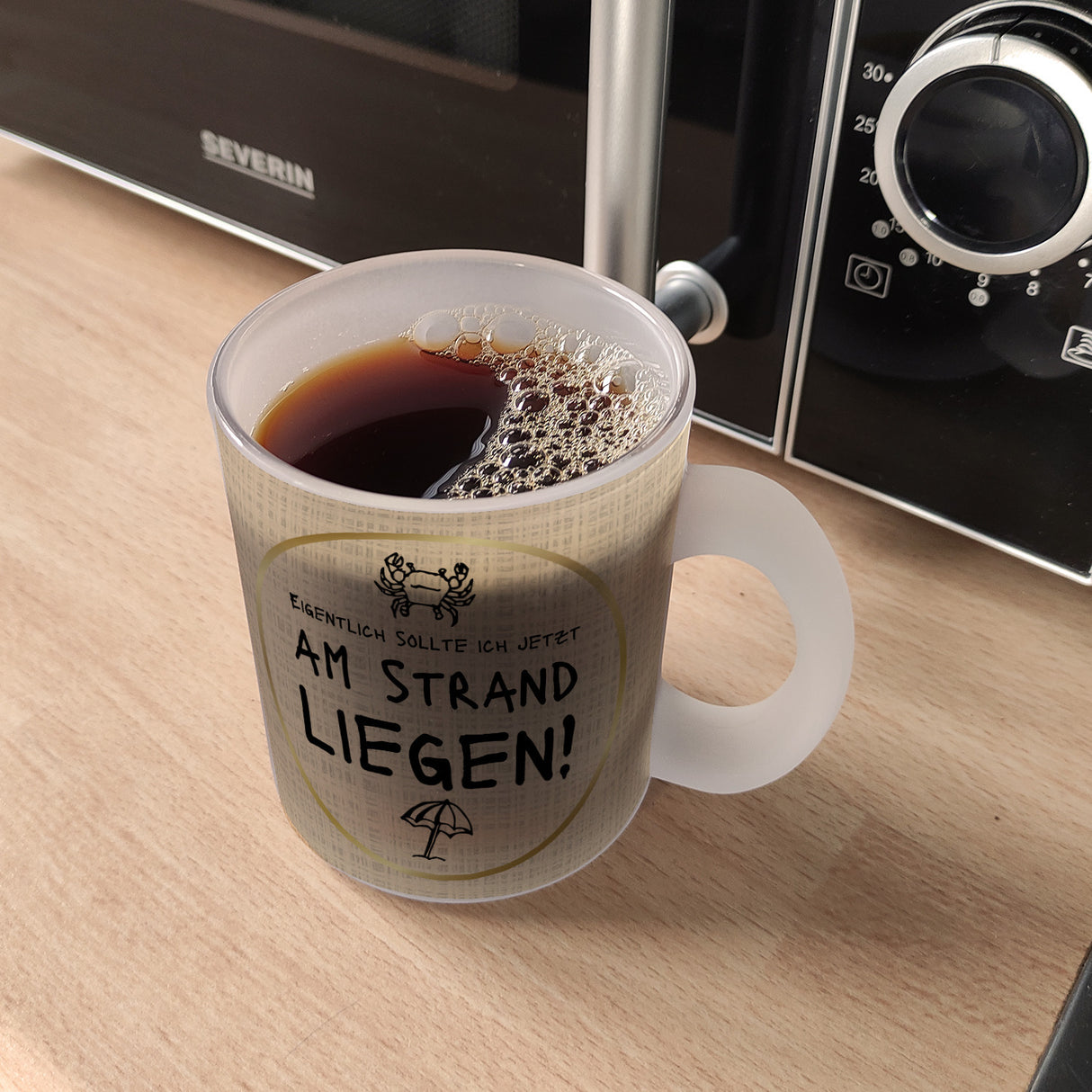 Eigentlich sollte ich jetzt am Strand liegen Kaffeebecher
