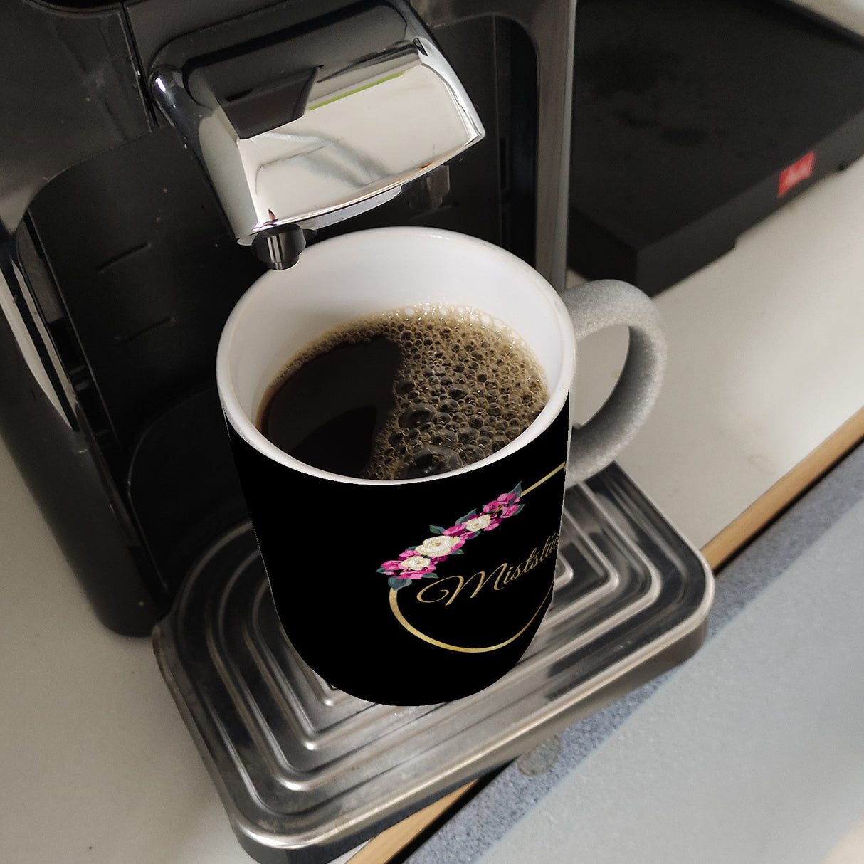 Kaffeebecher Miststück mit Goldrahmen und Blumen Schimpfwort-Tasse