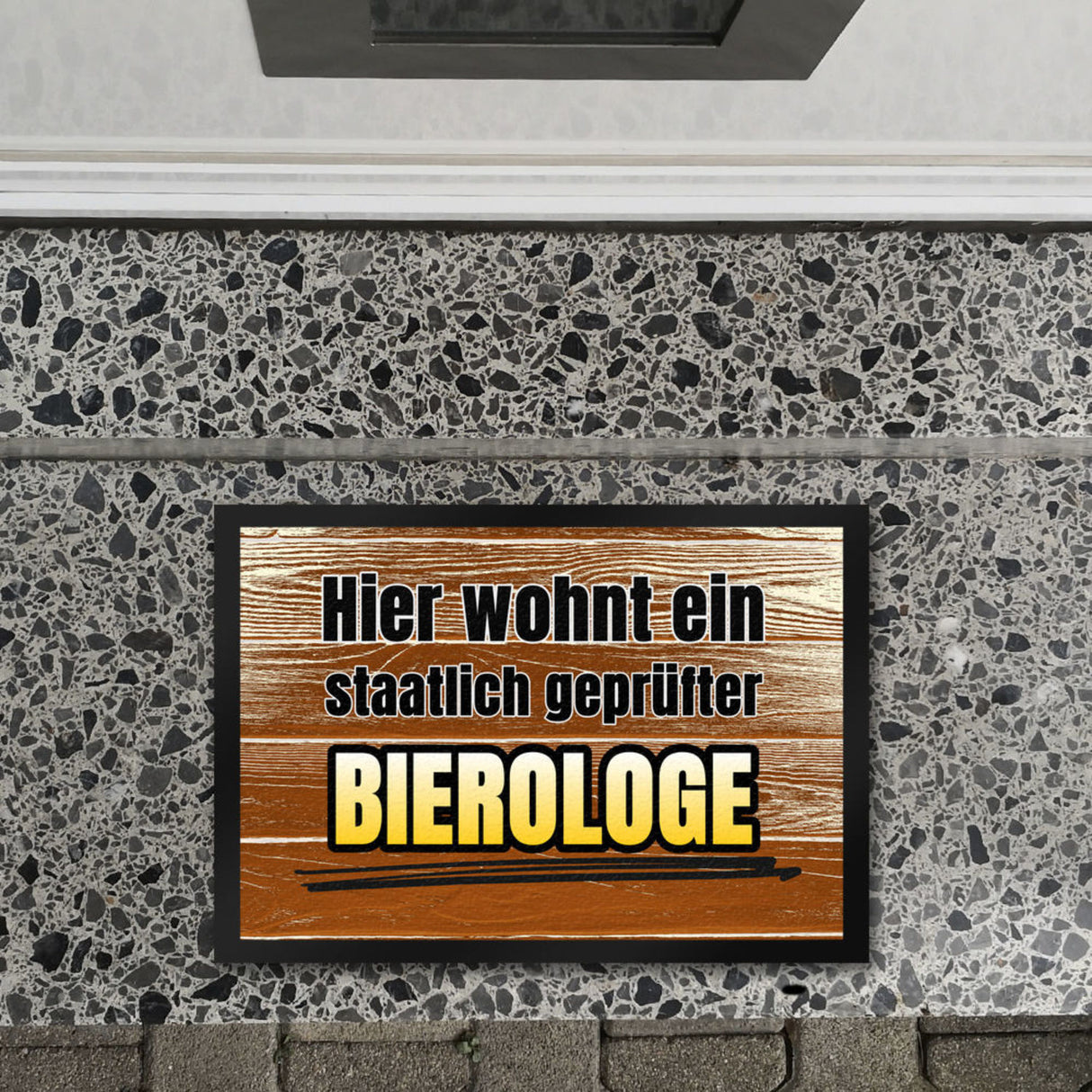 Hier wohnt ein staatlich geprüfter Bierologe Fußmatte in 35x50 cm im Bierdesign