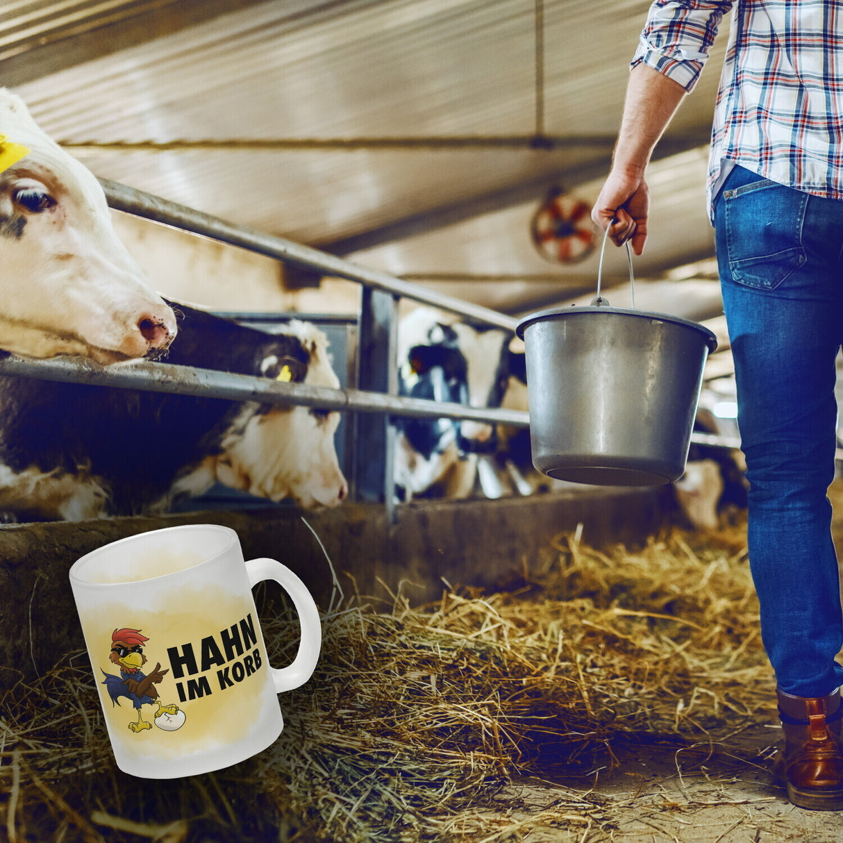 Hahn im Korb - Kaffeebecher mit coolem Cartoon-Hahn