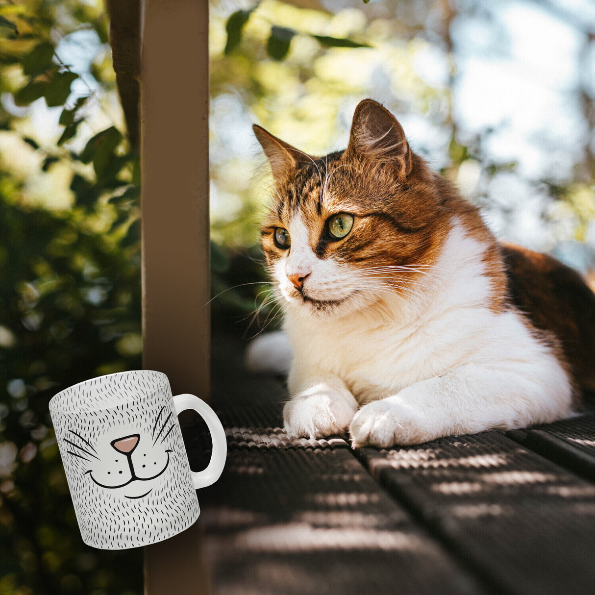Katzengesicht Kaffeebecher mit süßem Lächeln einer Katze