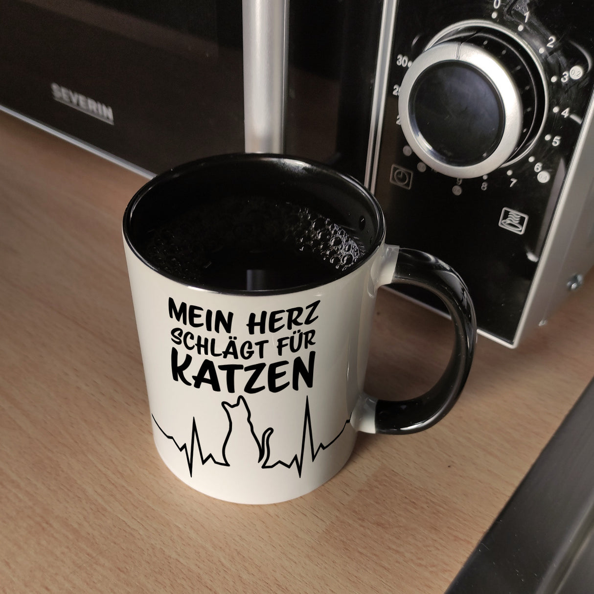 Mein Herz schlägt für Katzen Kaffeebecher mit süßem EKG Motiv