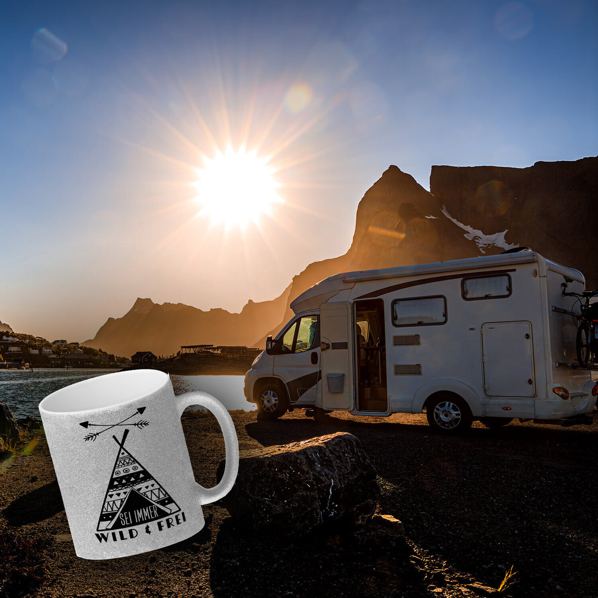 Sei immer wild & frei Kaffeebecher mit Zelt Motiv
