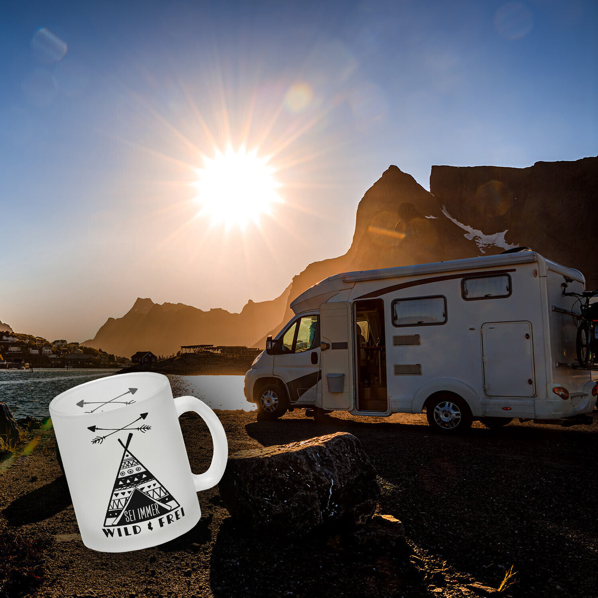Sei immer wild & frei Kaffeebecher mit Zelt Motiv