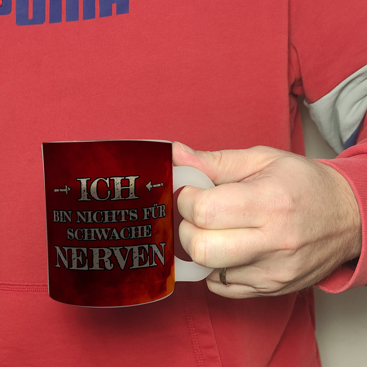 Ich bin nichts für schwache Nerven Kaffeebecher mit Flammenhintergrund