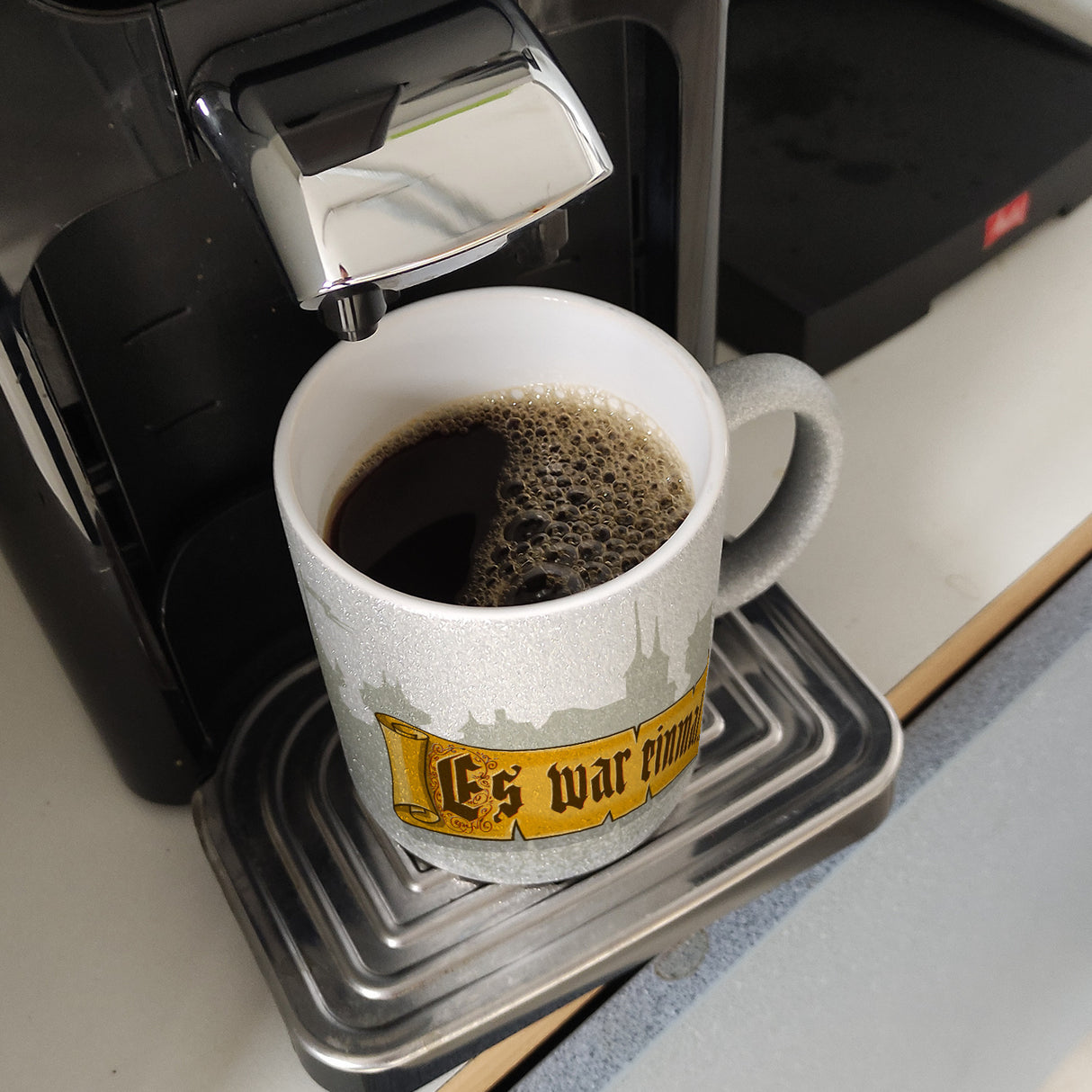 Märchen Kaffeebecher - Es war einmal... mit Schloss im Hintergrund