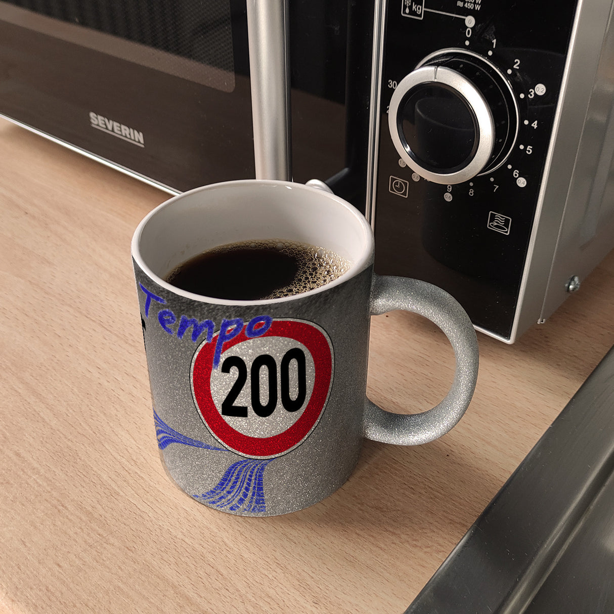Kaffeebecher gegen Tempolimit - für 200 km/h bei Nässe auf Autobahn