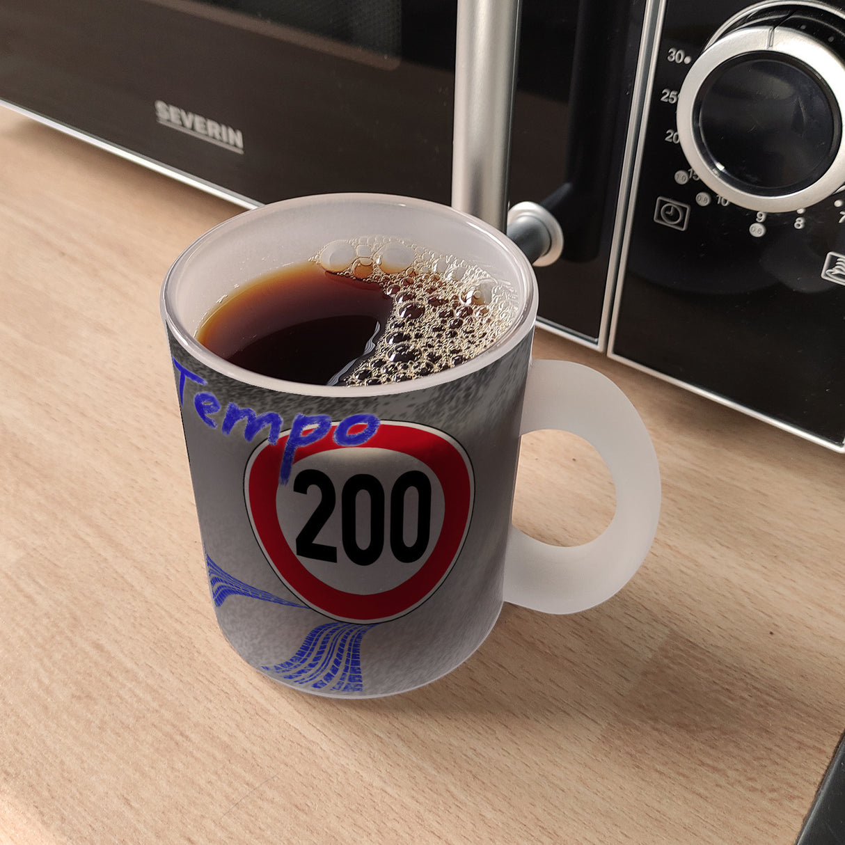 Kaffeebecher gegen Tempolimit - für 200 km/h bei Nässe auf Autobahn