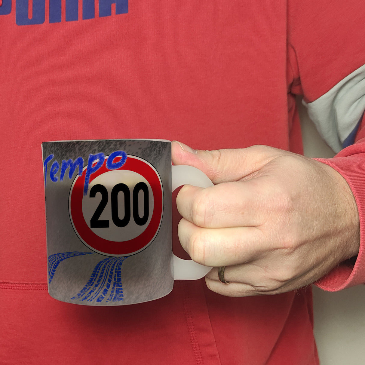Kaffeebecher gegen Tempolimit - für 200 km/h bei Nässe auf Autobahn